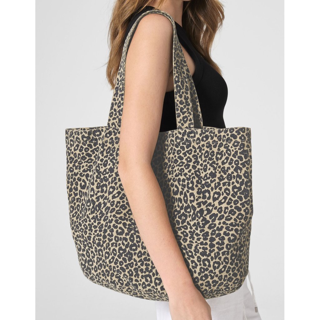 (W335) Leopard Print Canvas Shopper